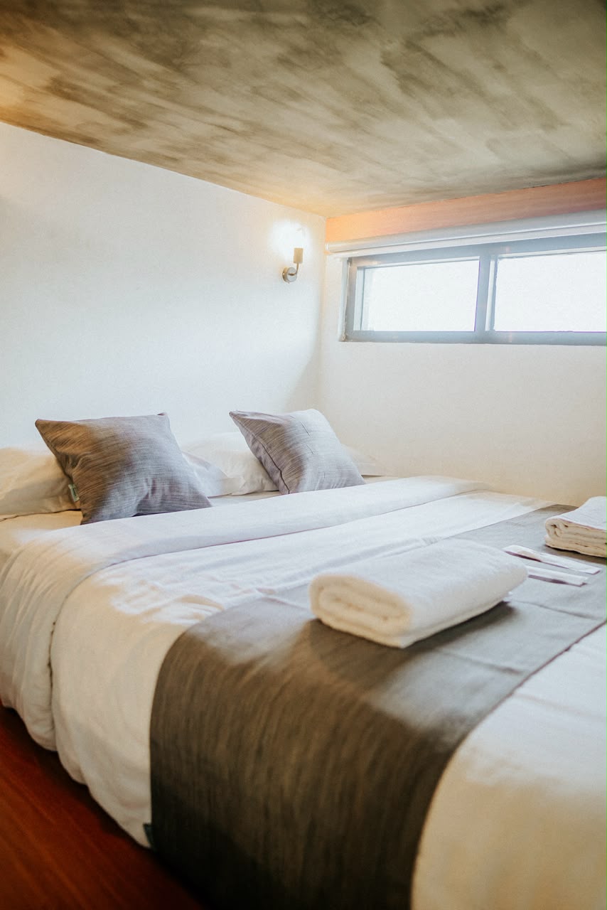 Kamar tidur nyaman Villa Katalonya